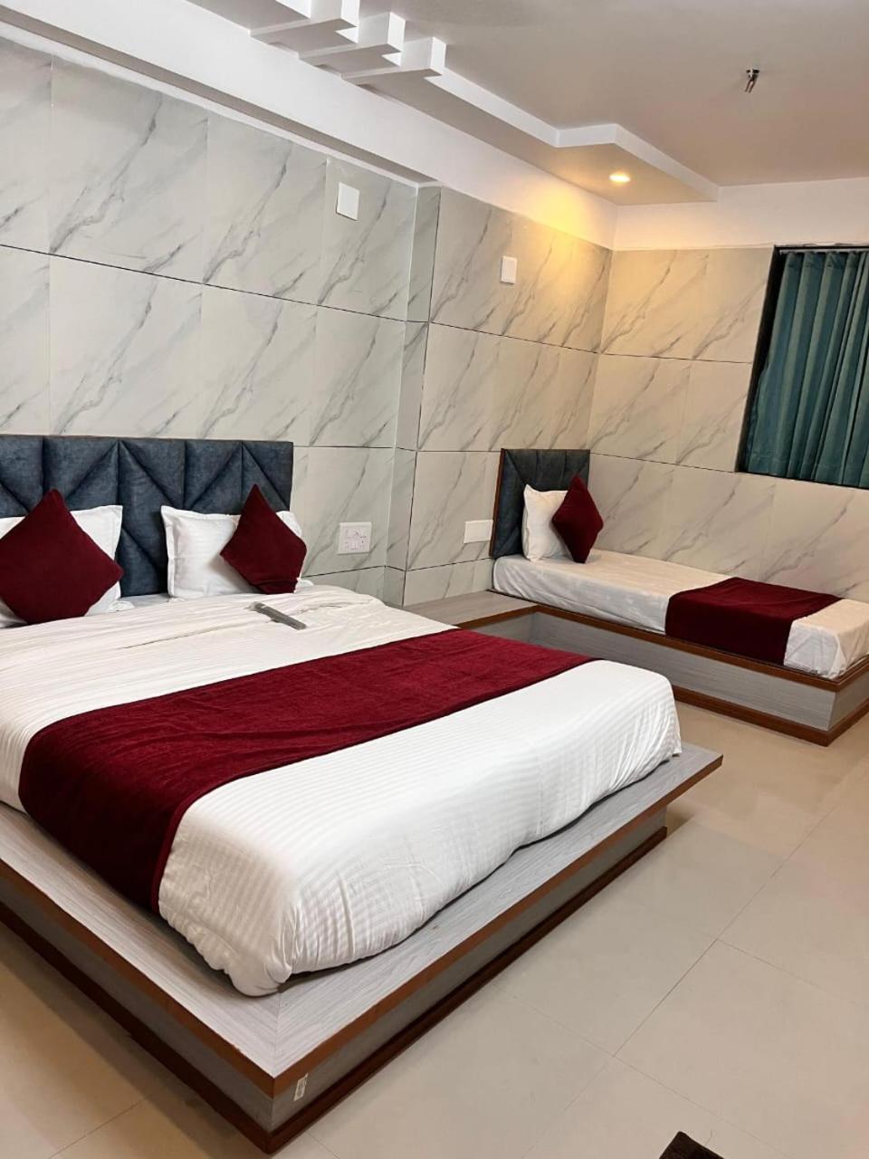 Hotel The Grand Pritam Гандинагар Экстерьер фото