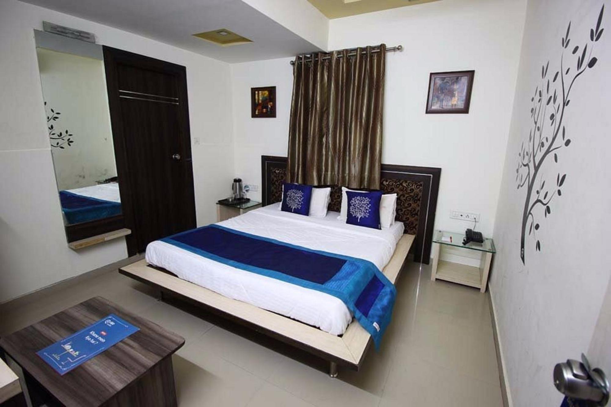 Hotel The Grand Pritam Гандинагар Экстерьер фото