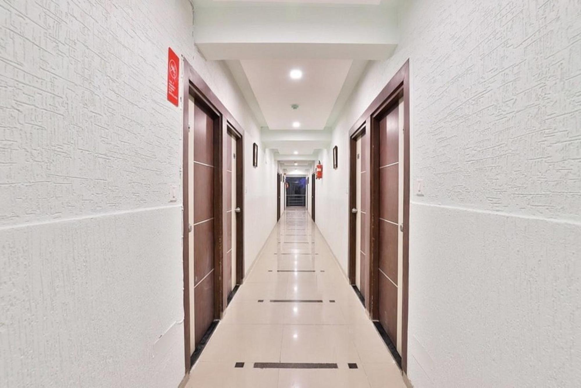 Hotel The Grand Pritam Гандинагар Экстерьер фото
